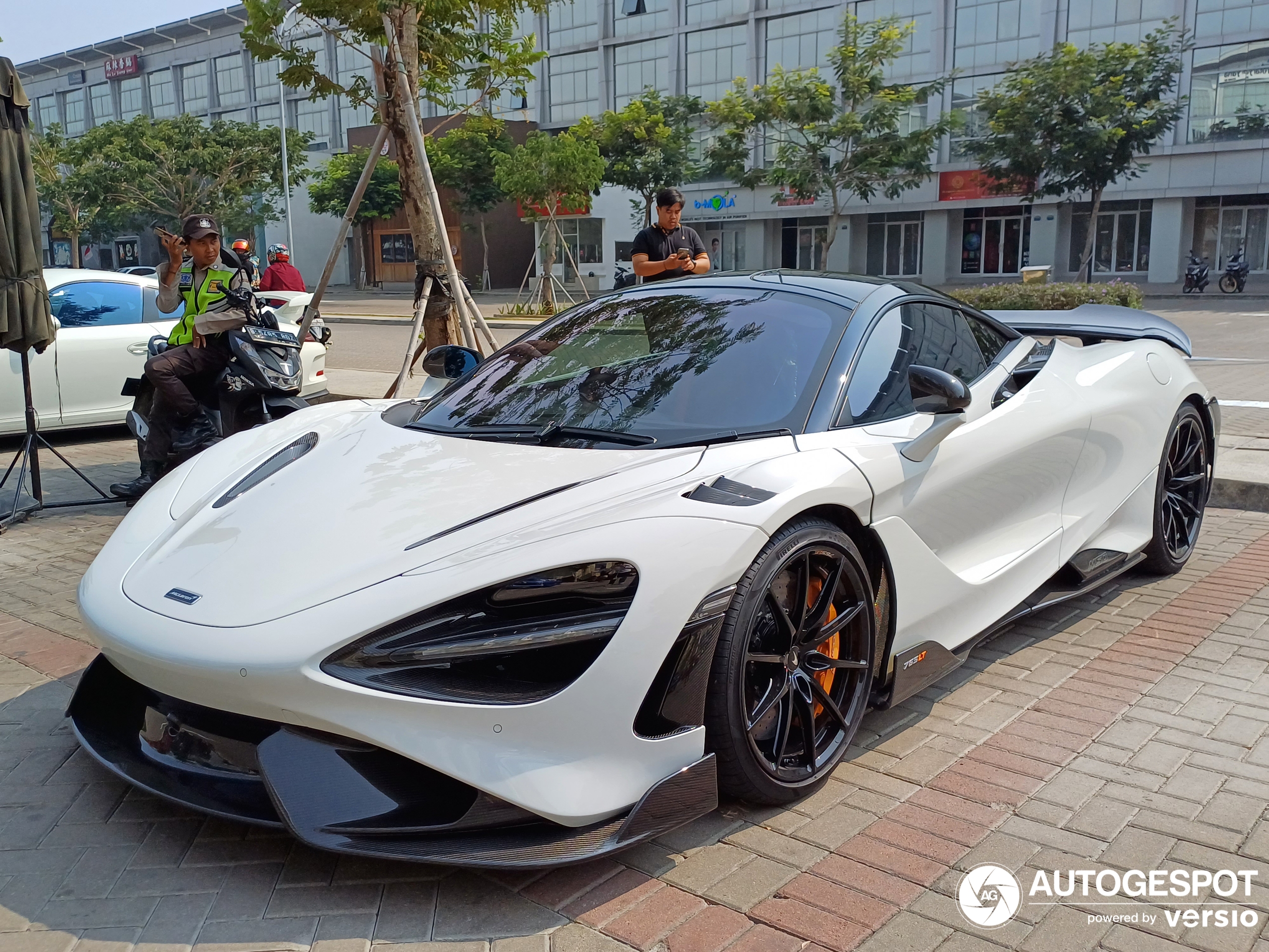 McLaren 765LT