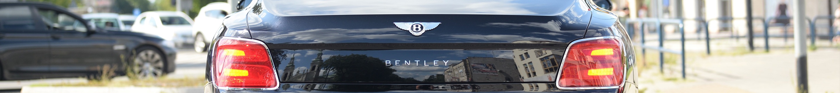 Bentley Flying Spur V8 Azure