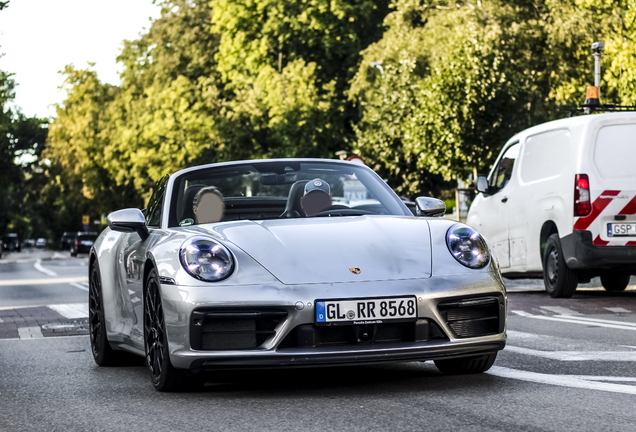 Porsche 992 Carrera 4 GTS Cabriolet