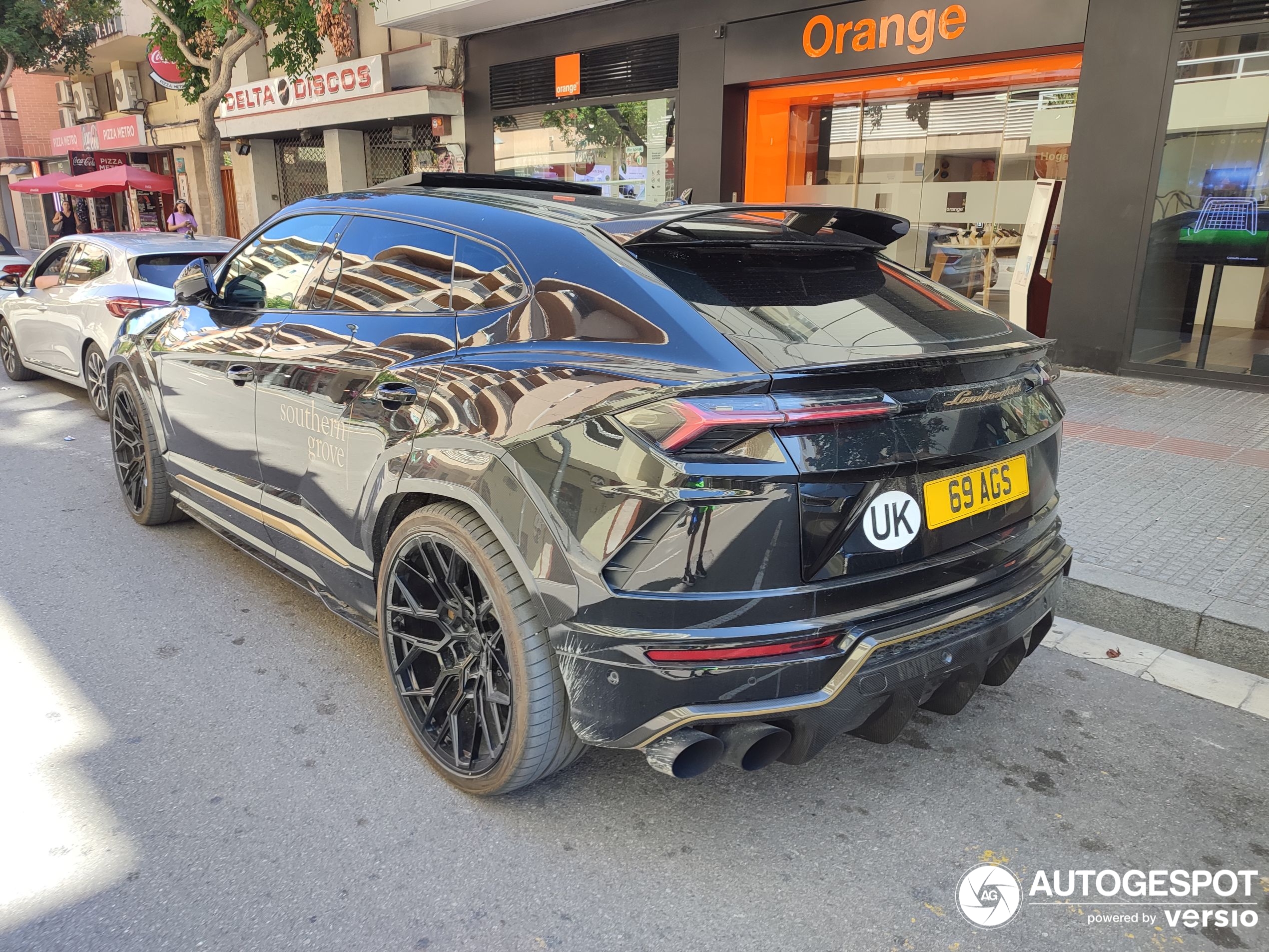 Lamborghini Urus Nero Design