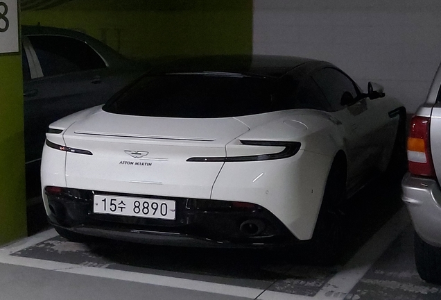 Aston Martin DB11 V8