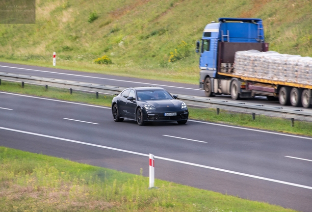 Porsche 971 Panamera Turbo