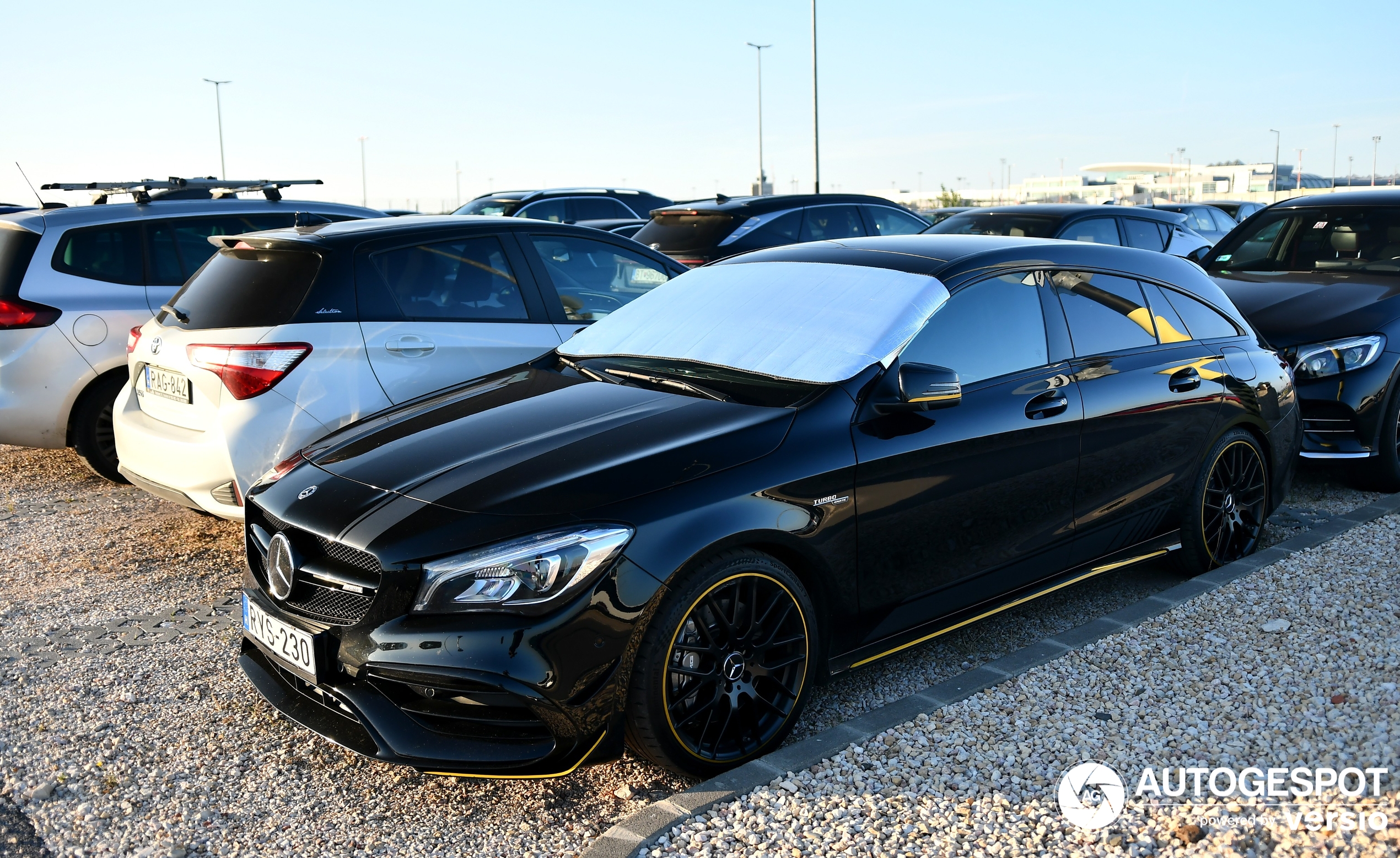 Mercedes-AMG CLA 45 Shooting Brake X117 Yellow Night Edition