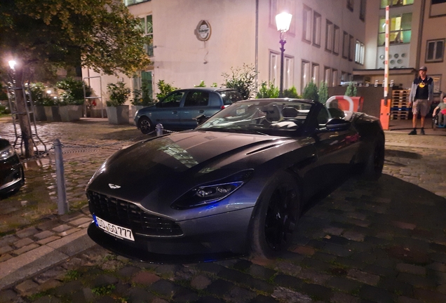 Aston Martin DB11 V8 Volante