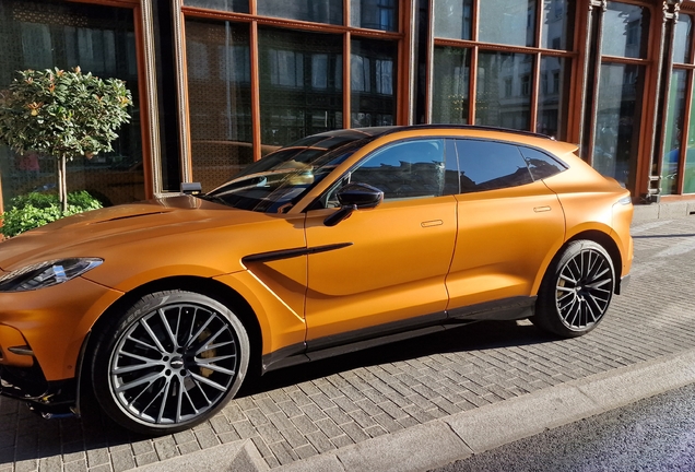 Aston Martin DBX707