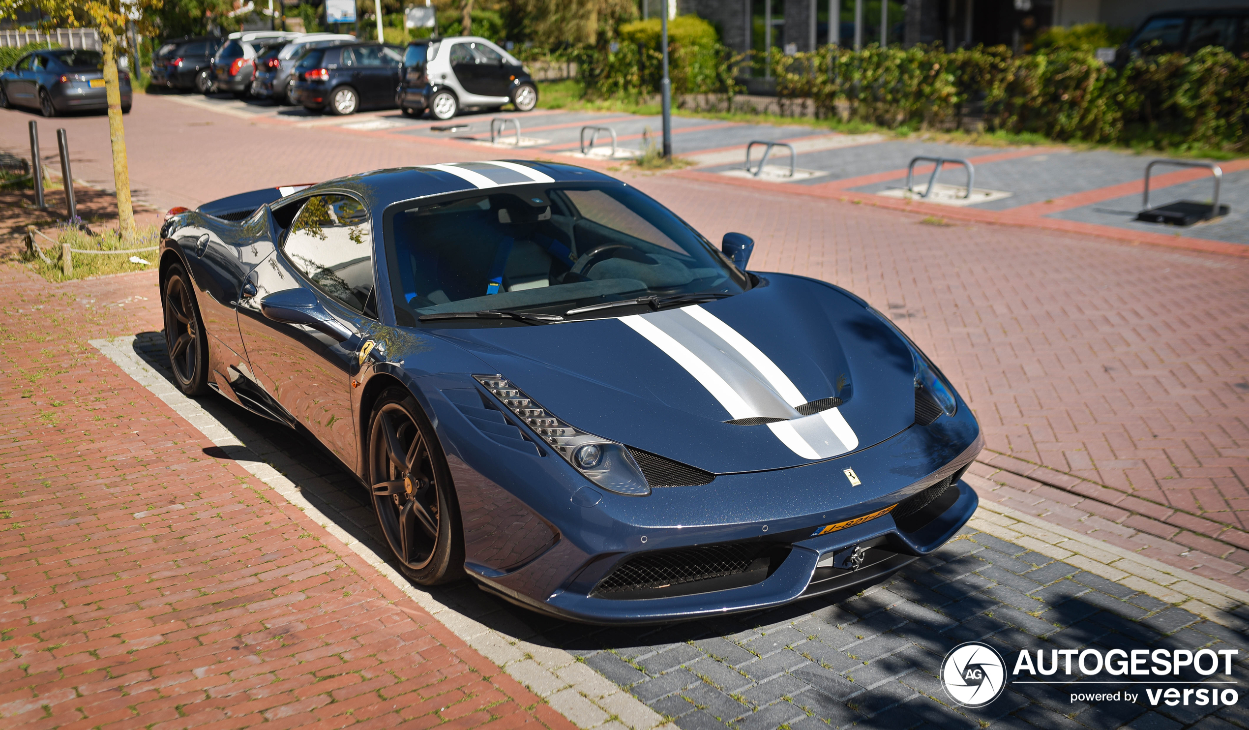 A beautiful 458 Speciale shows up in Oud-Loosdrecht.