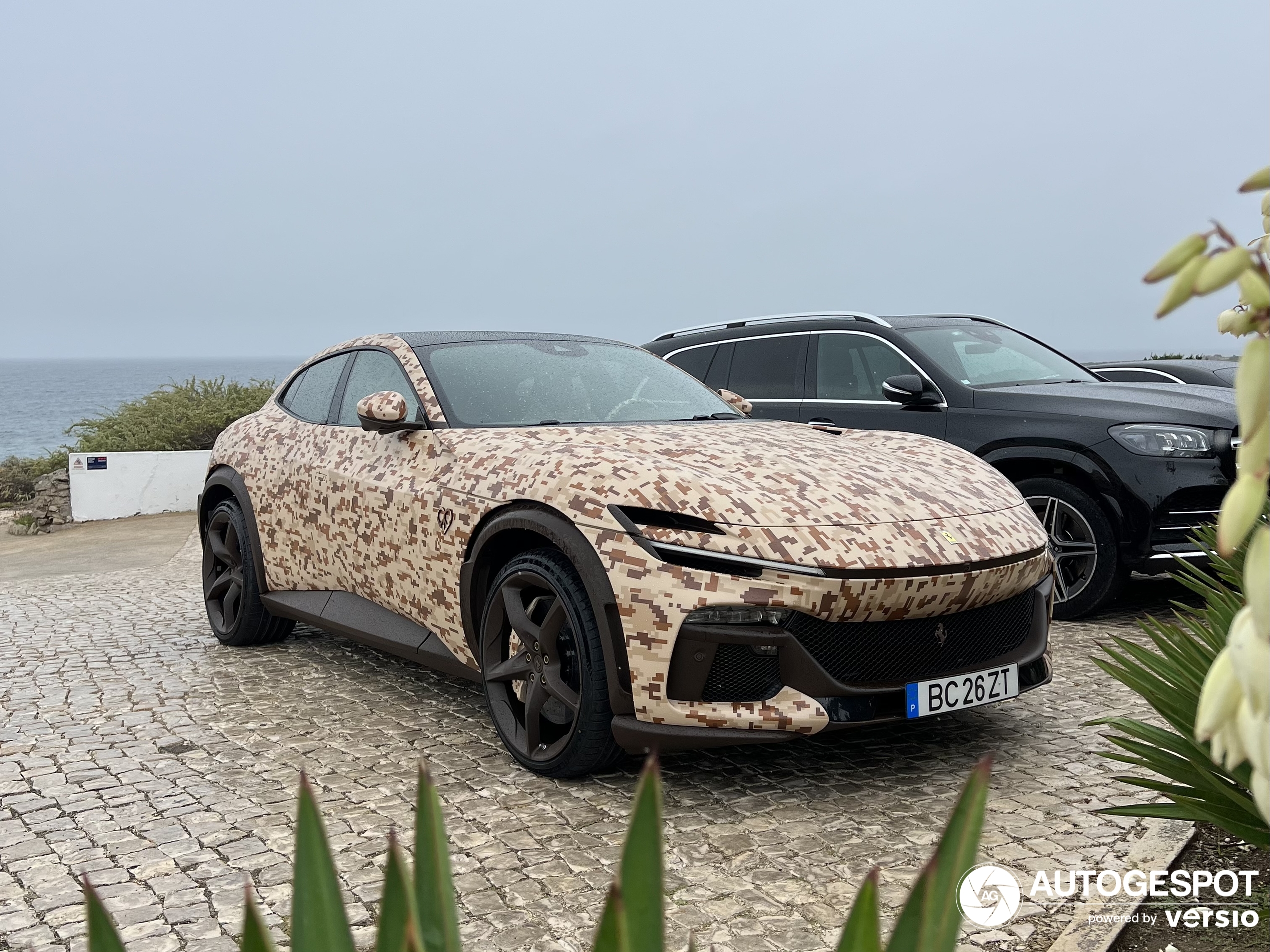 Ein skurriler Ferrari Purosangue taucht in Cascai auf