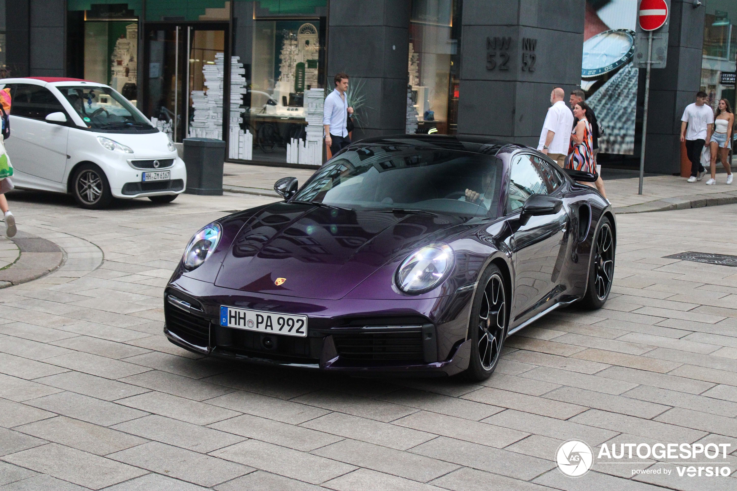 ポルシェ 911 (992)TurboSChristmasEdition2021 Porsche 911 Turbo S Type 992 2023 with Christmas Tree