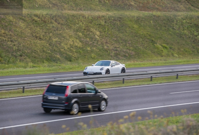 Porsche 992 Carrera 4S