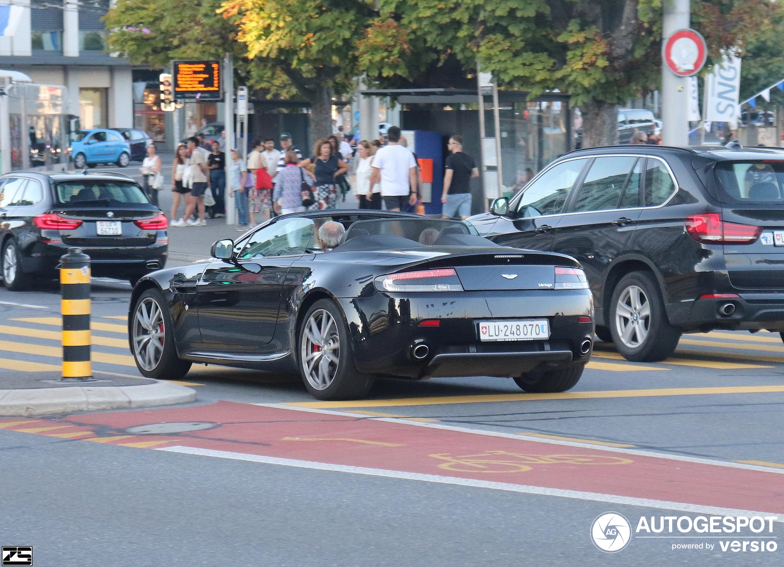 Aston Martin V8 Vantage Roadster 2012