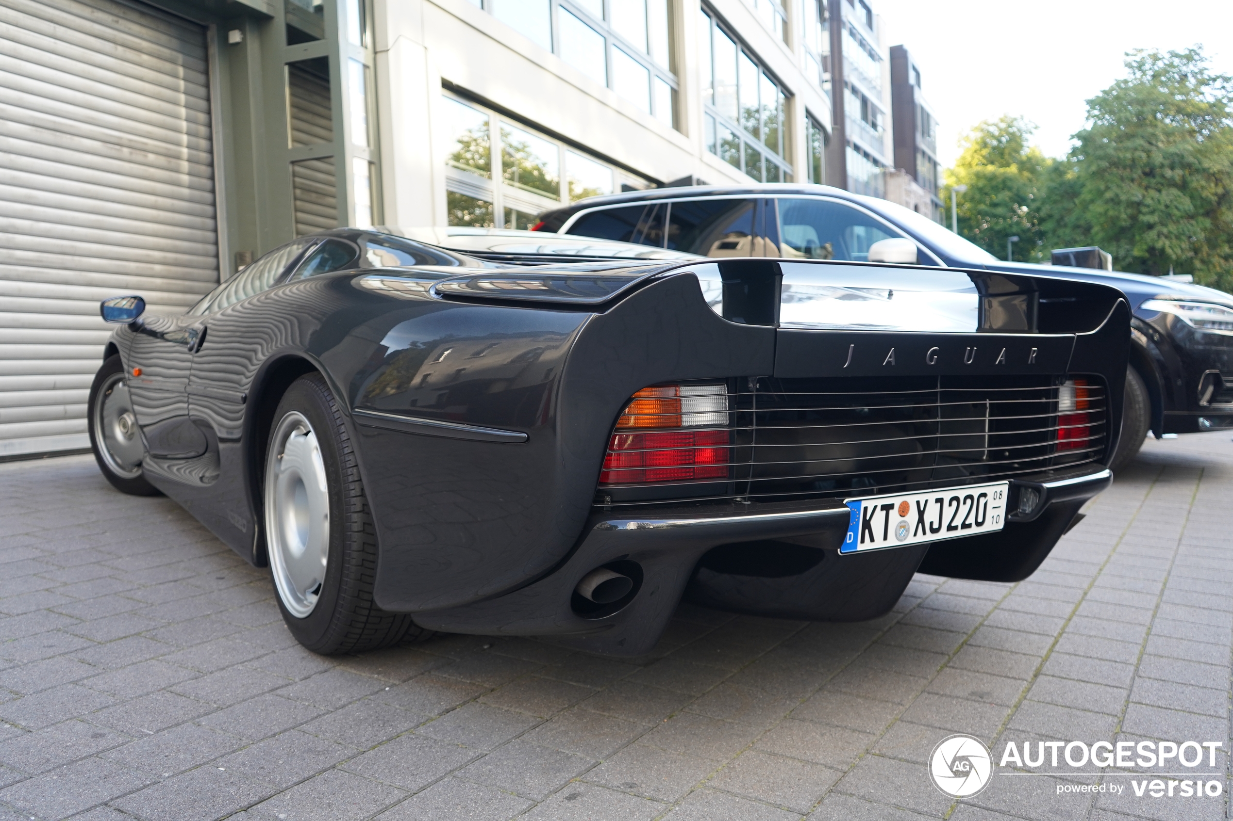 Uit de tijd dat Jaguar nog spannende auto's maakte: XJ220