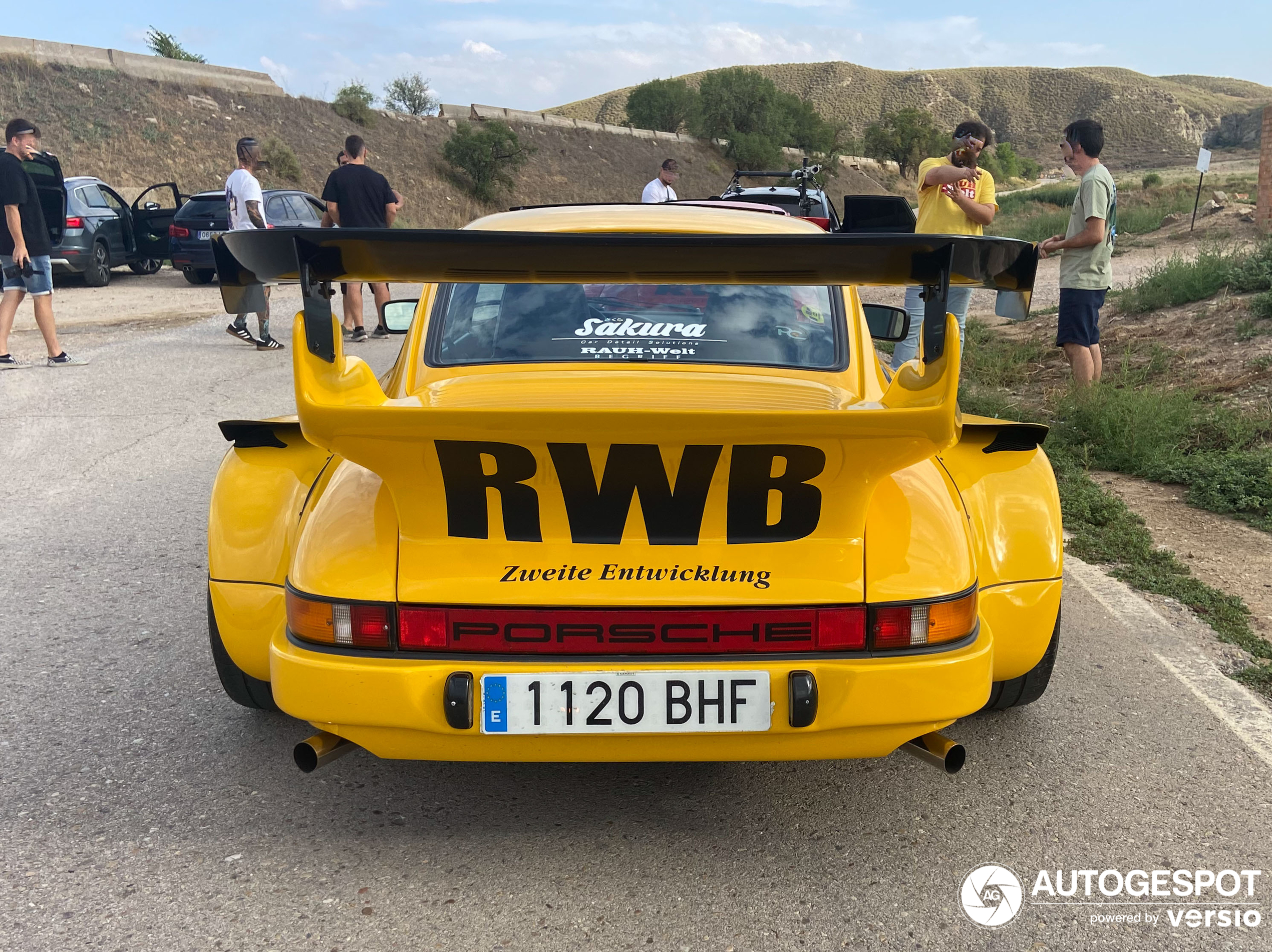 Rauh-Welt Porsche 964 限定モデル Porsche 964 Rauh-Welt Begriff - 30 November 2023 - Autogespot