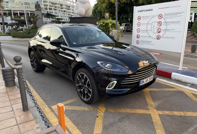 Aston Martin DBX