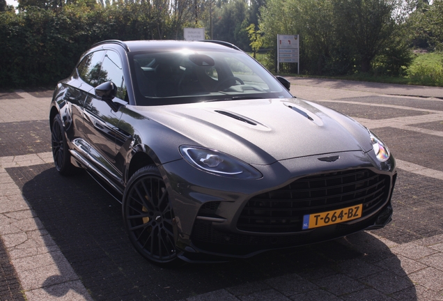 Aston Martin DBX707