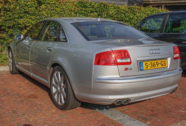 Audi S8 D3