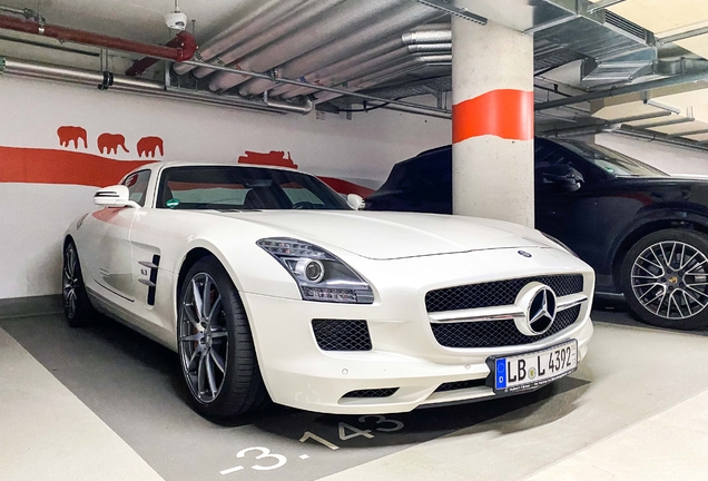 Mercedes-Benz SLS AMG