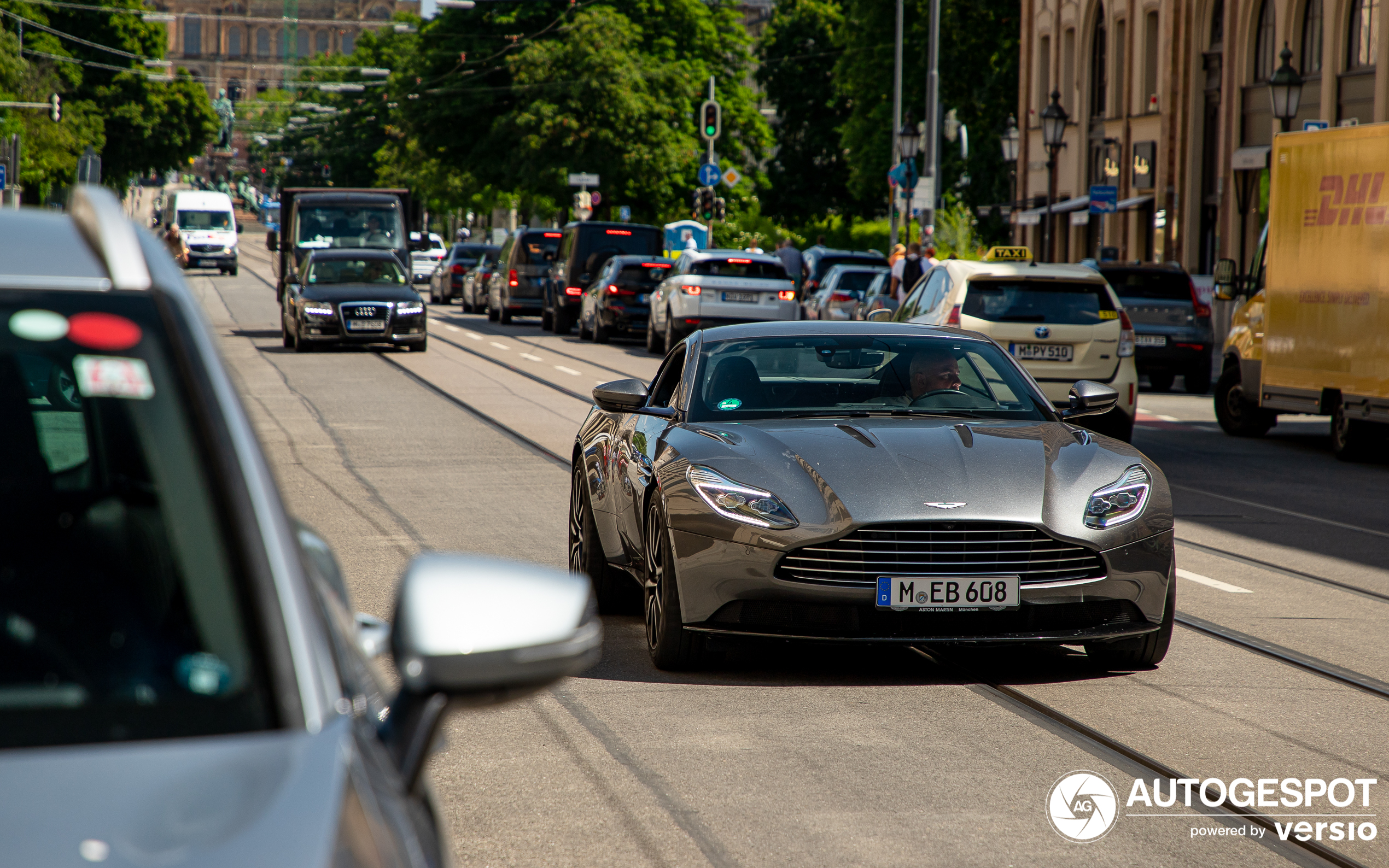 Aston Martin DB11