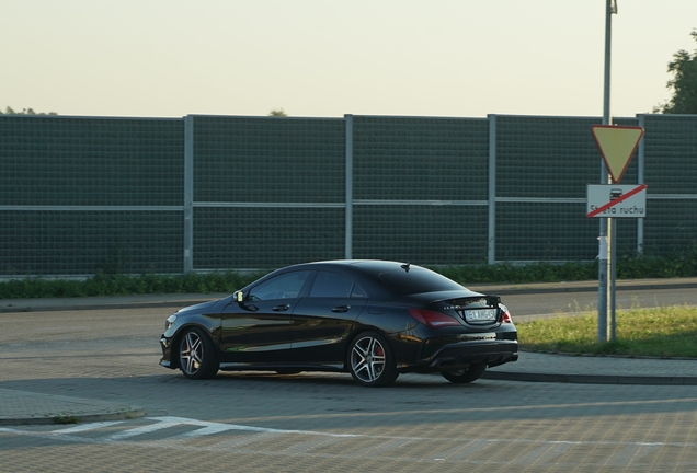 Mercedes-Benz CLA 45 AMG C117