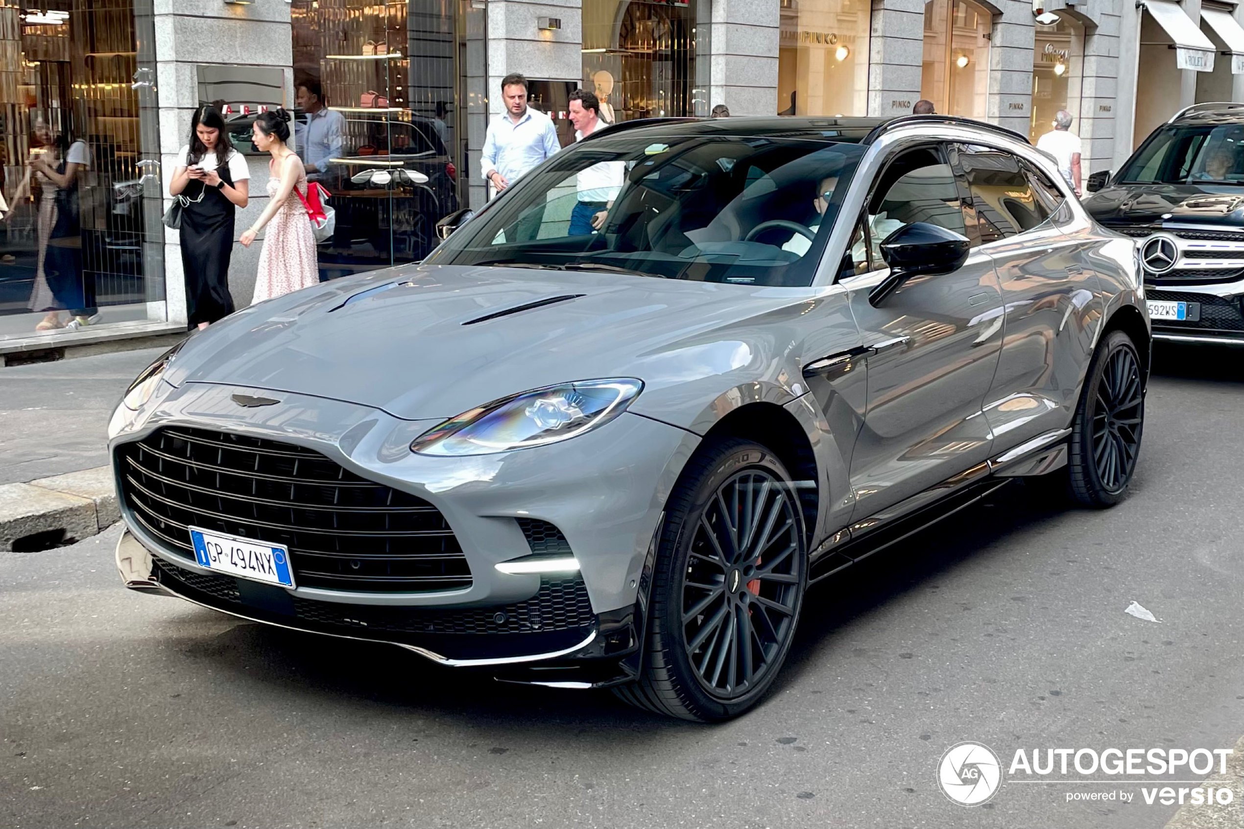 Aston Martin DBX707