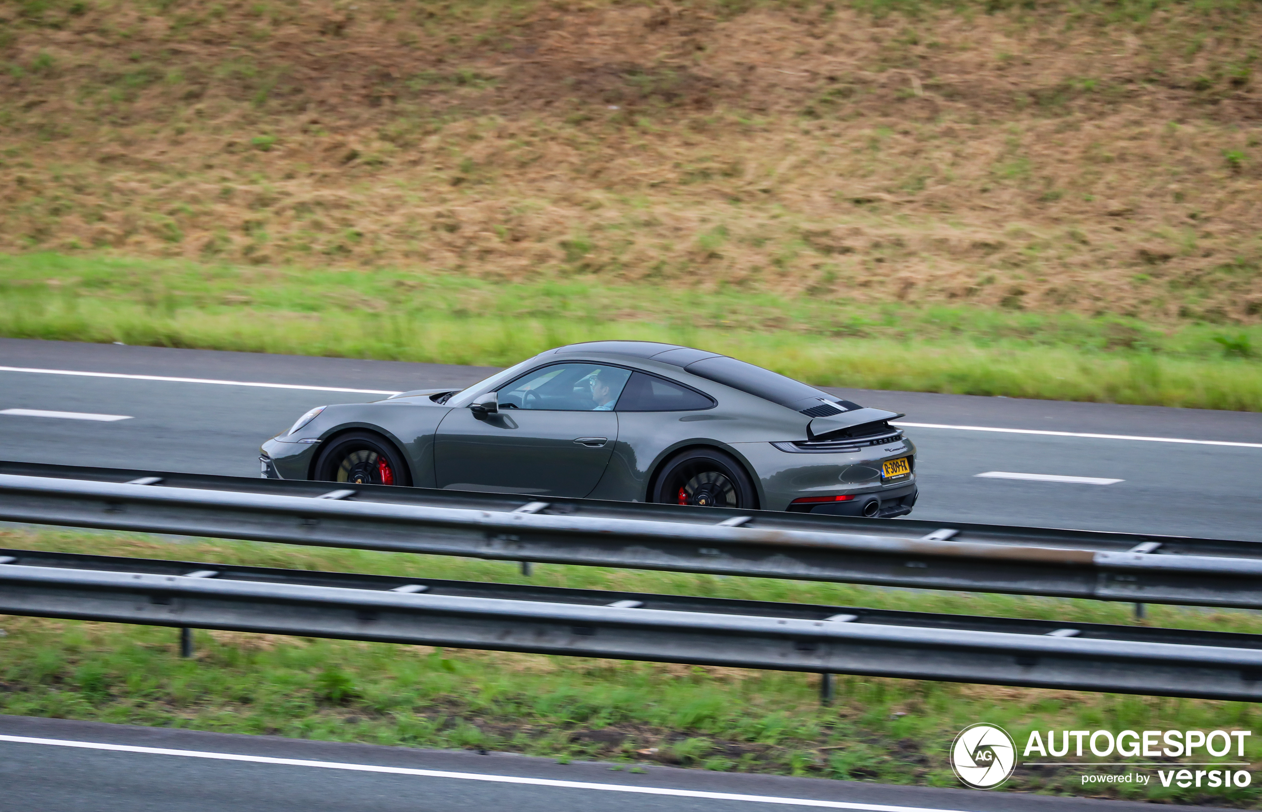 Porsche 992 Carrera 4 GTS