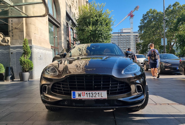 Aston Martin DBX