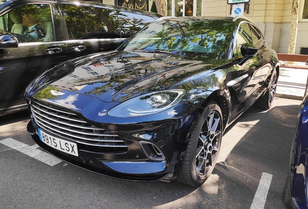 Aston Martin DBX