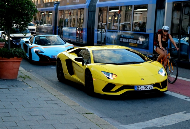 Lamborghini Aventador S LP740-4