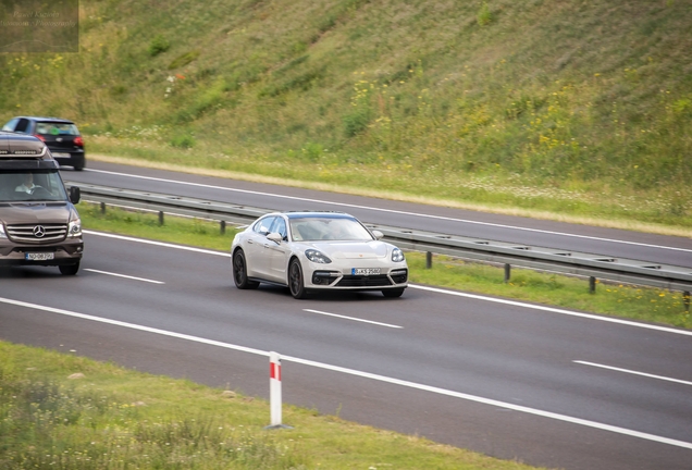 Porsche 971 Panamera Turbo