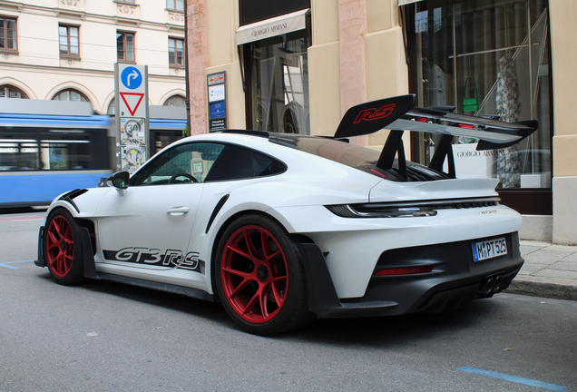 Porsche 992 GT3 RS Weissach Package