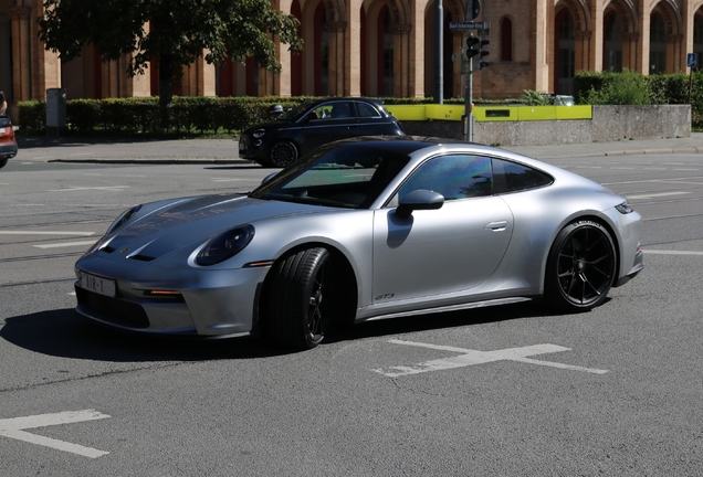 Porsche 992 GT3 Touring