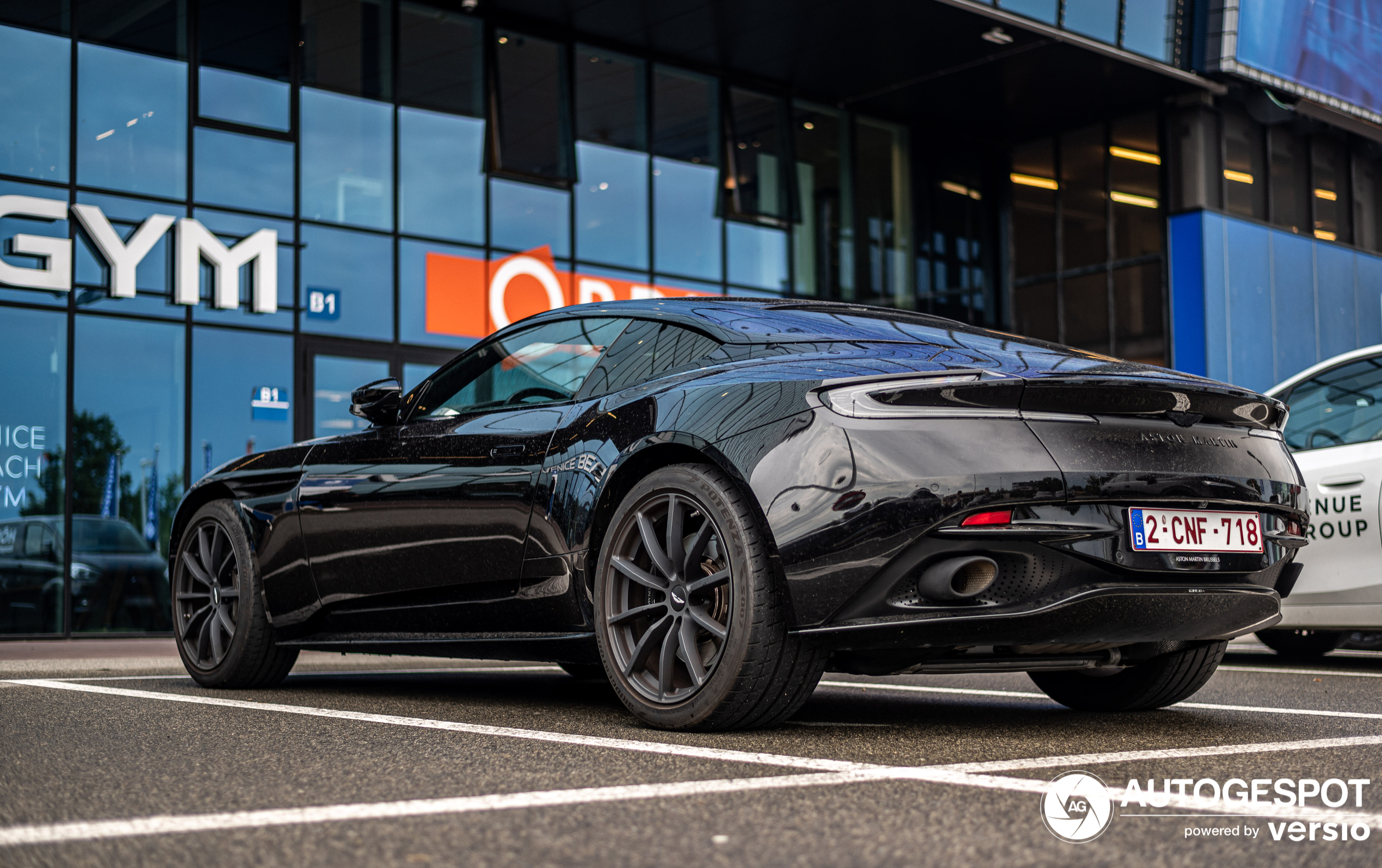 Aston Martin DB11 V8