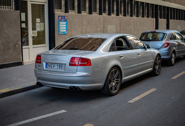 Audi S8 D3