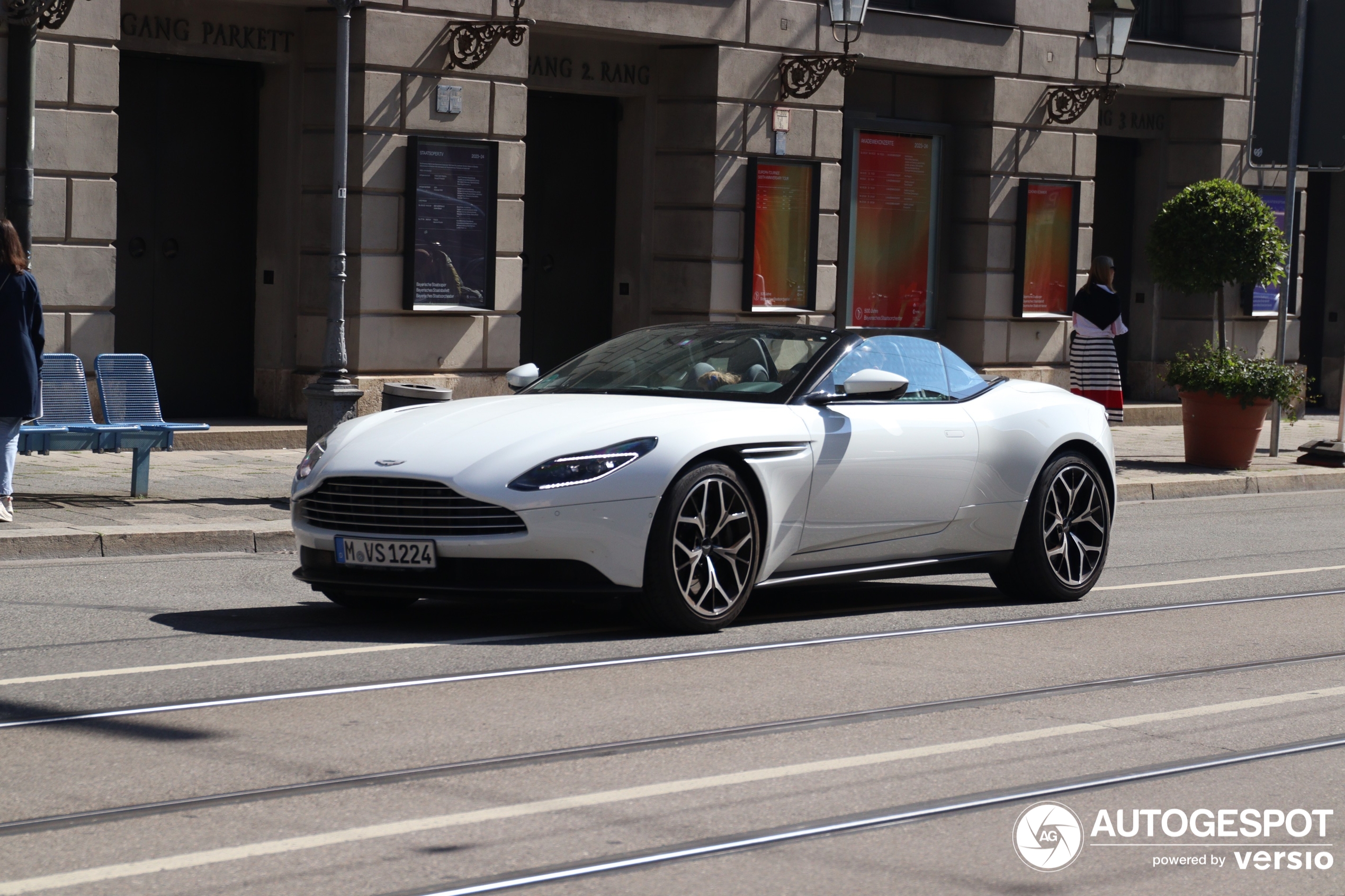 Aston Martin DB11 V8 Volante