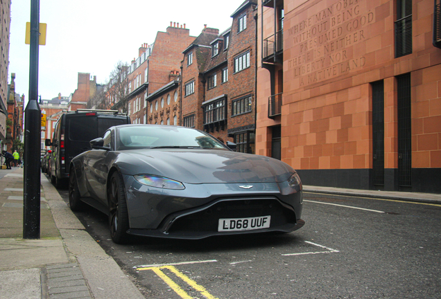 Aston Martin V8 Vantage 2018