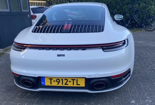 Porsche 992 Carrera 4S