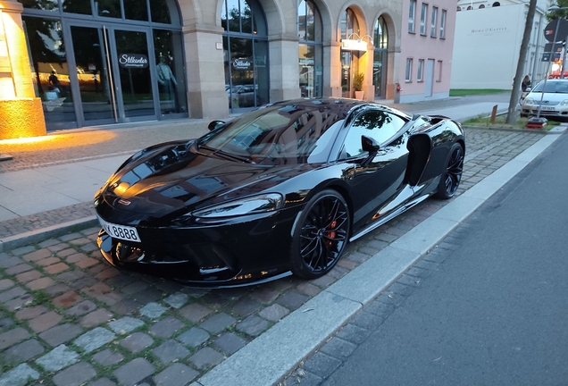 McLaren GT