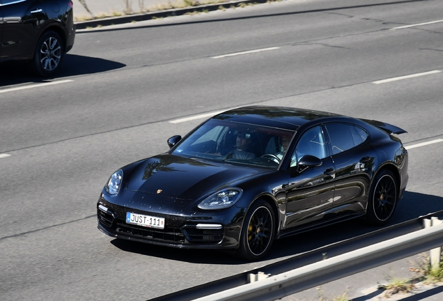 Porsche 971 Panamera Turbo