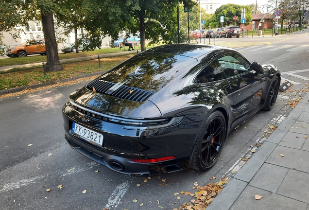 Porsche 992 Carrera 4 GTS