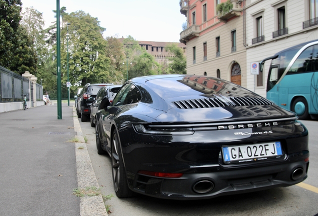 Porsche 992 Carrera 4S