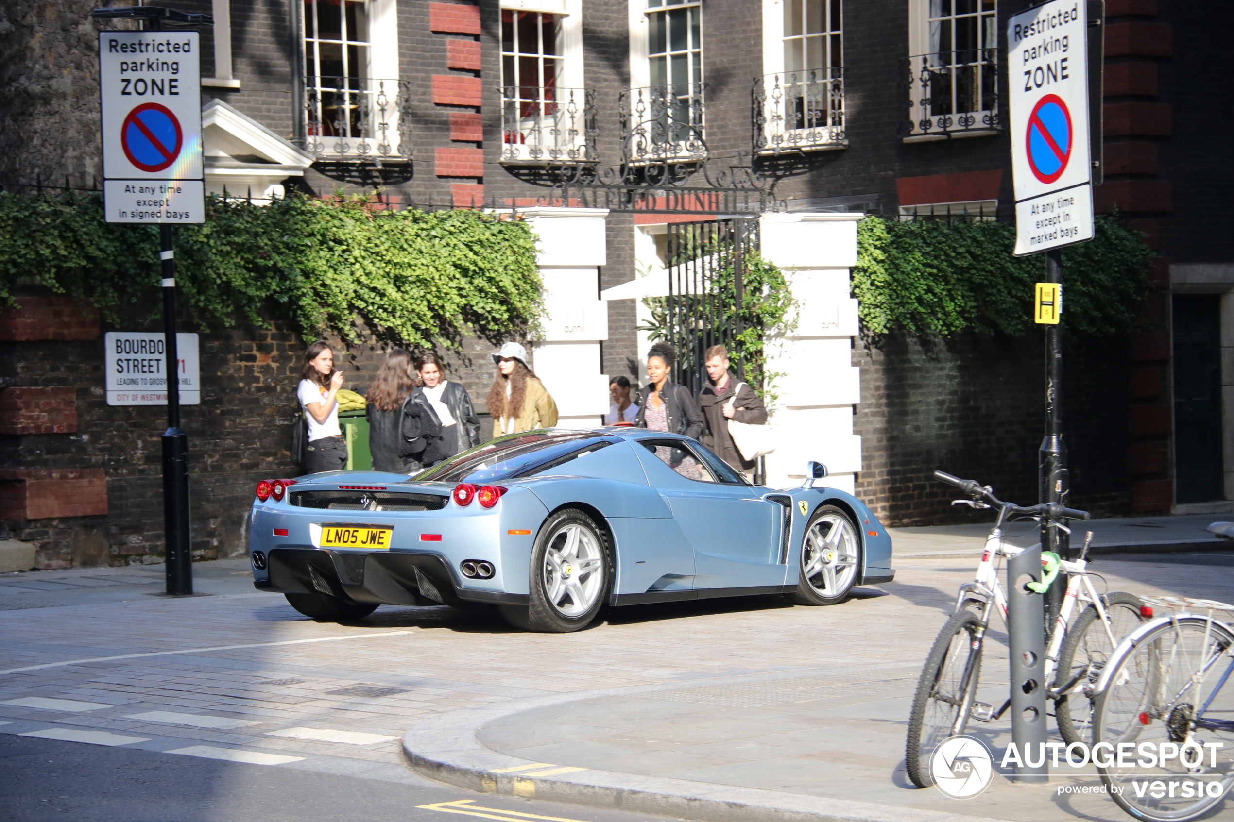 Exclusief kleurtje op de Ferrari Enzo Ferrari doet het goed