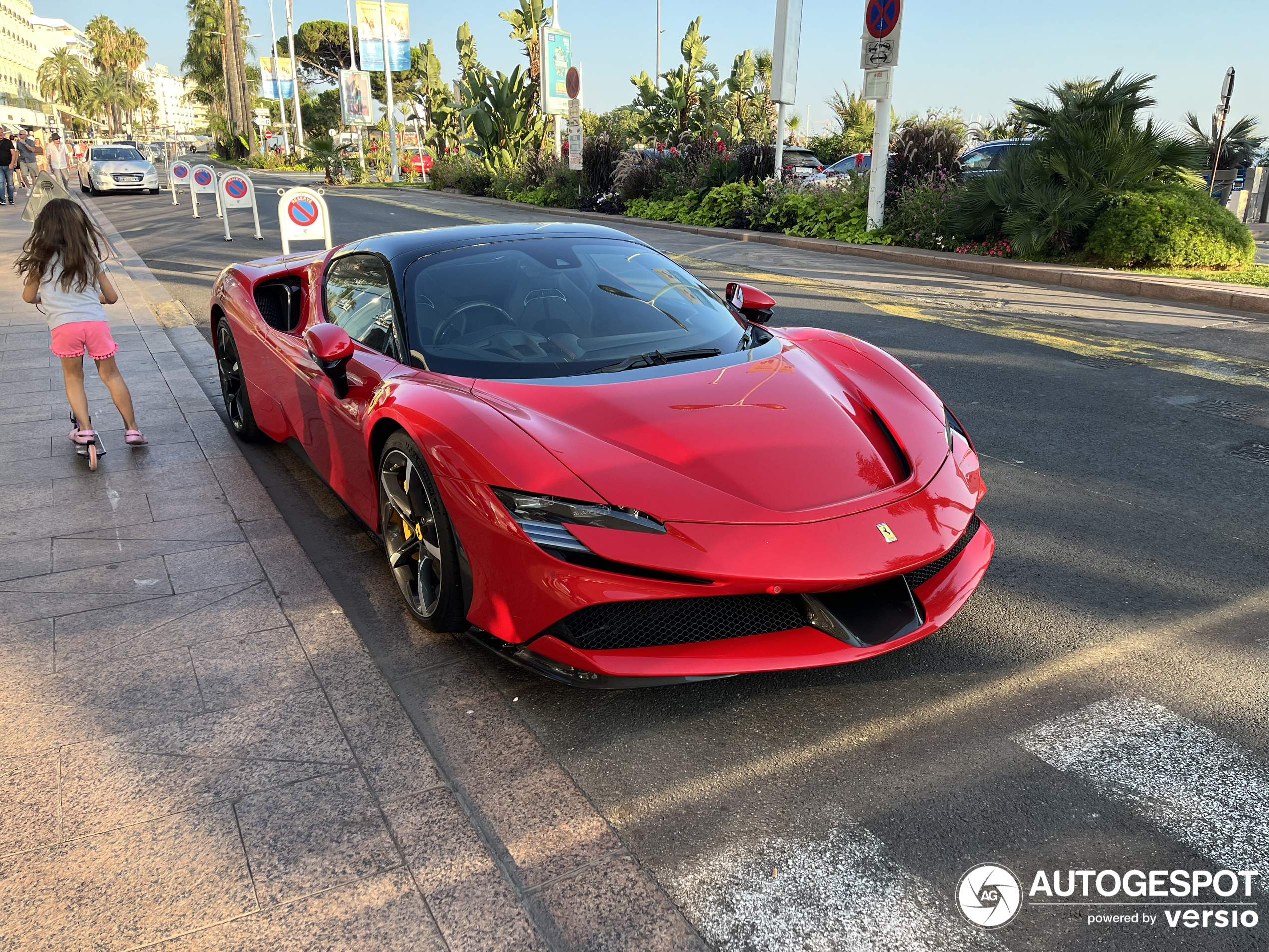 Monaco's dynamic duo: Ferrari SF90 XX Stradale and Purosangue