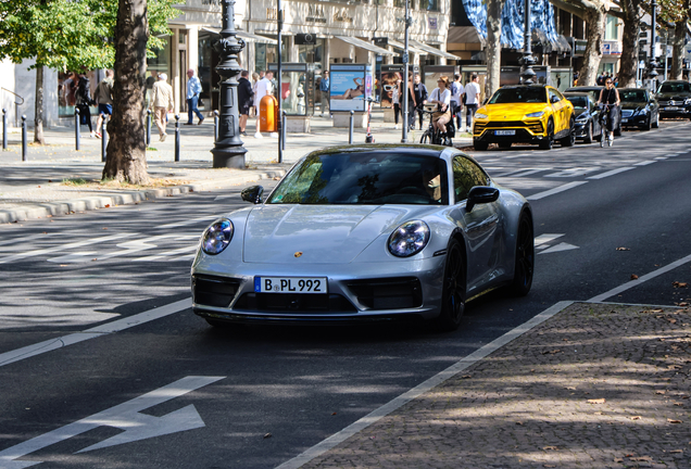 Porsche 992 Carrera 4 GTS