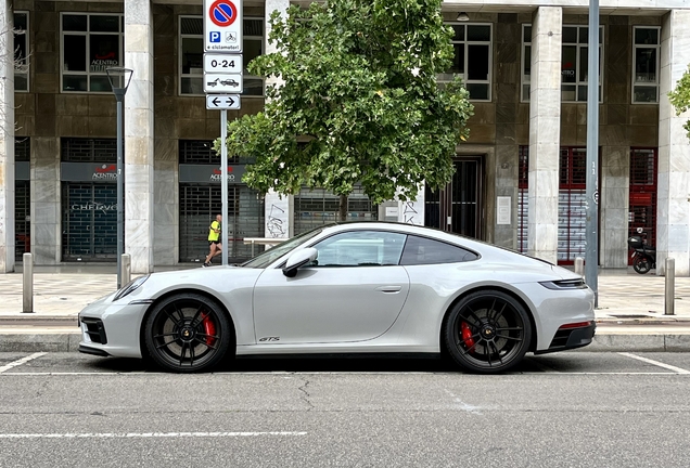 Porsche 992 Carrera 4 GTS