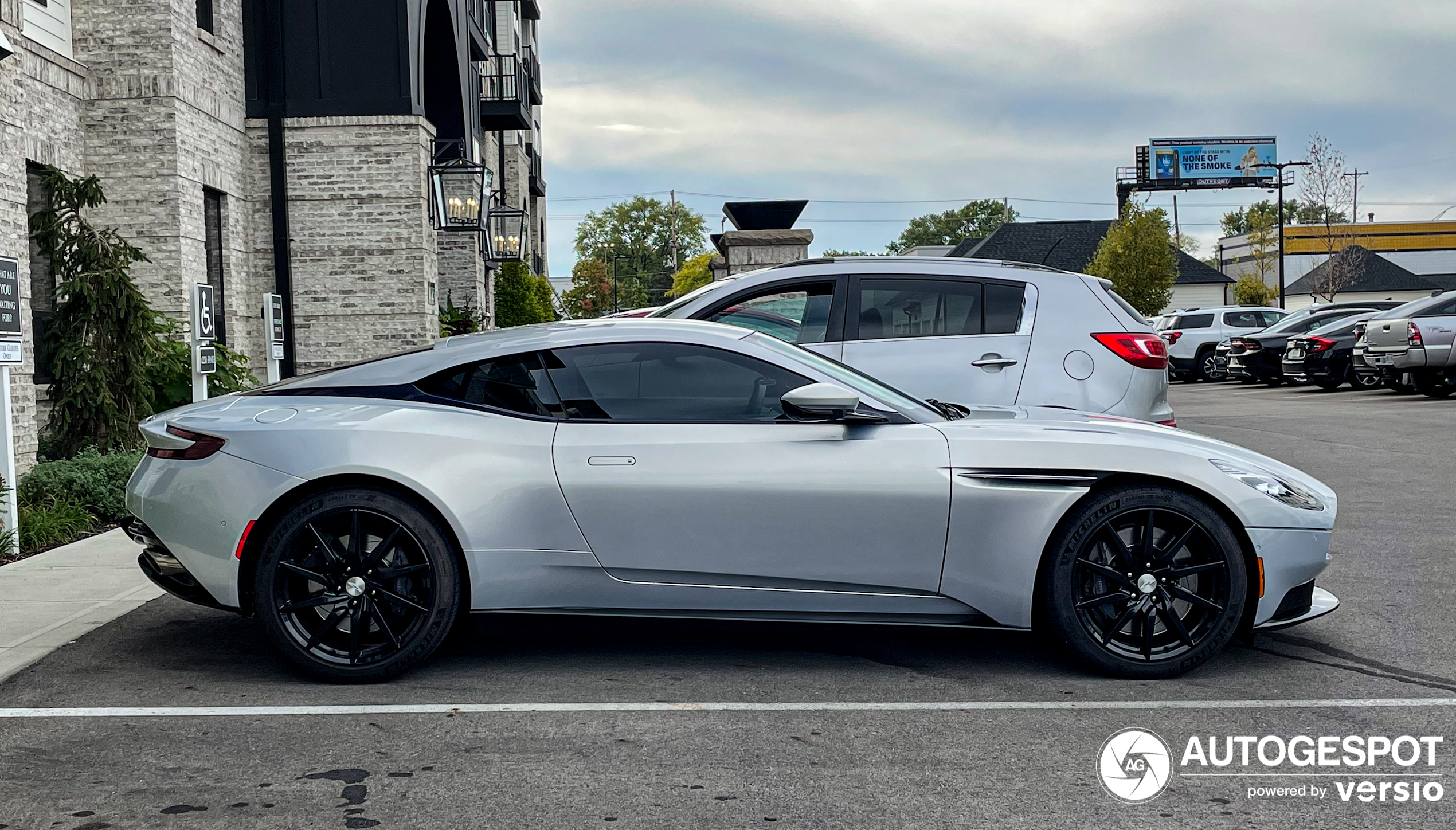 Aston Martin DB11