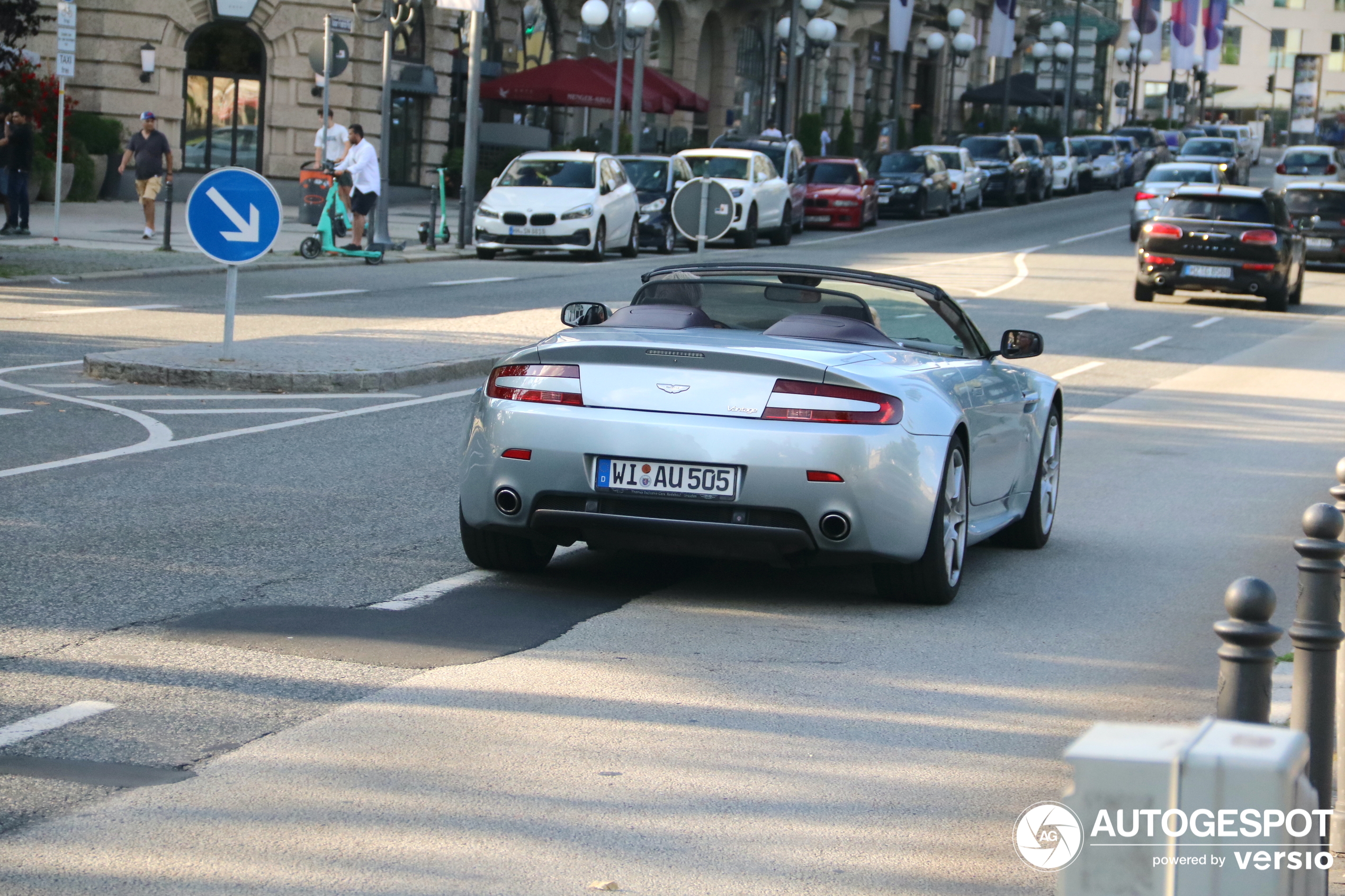 Aston Martin V8 Vantage Roadster