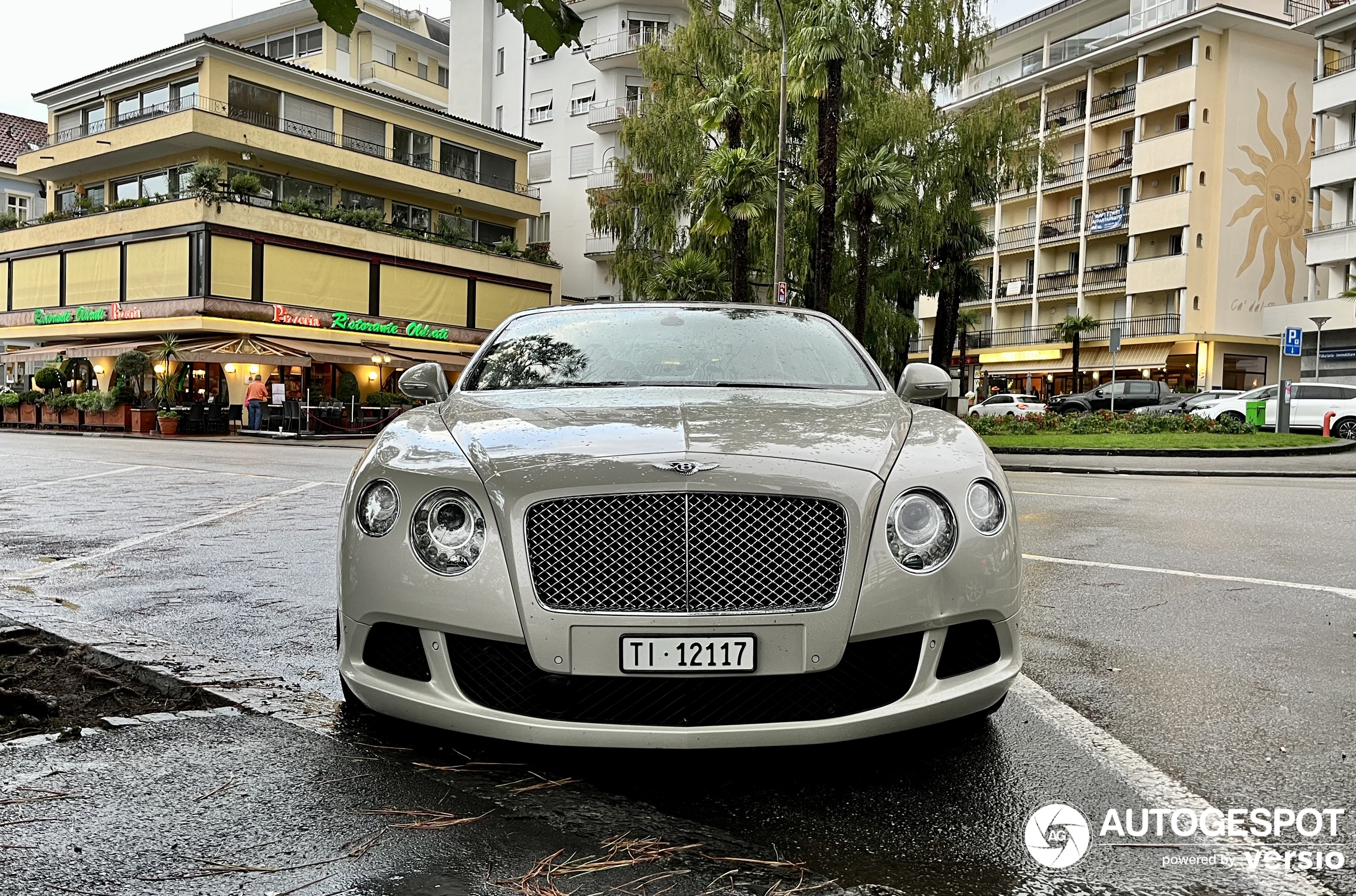 Bentley Continental GTC 2012