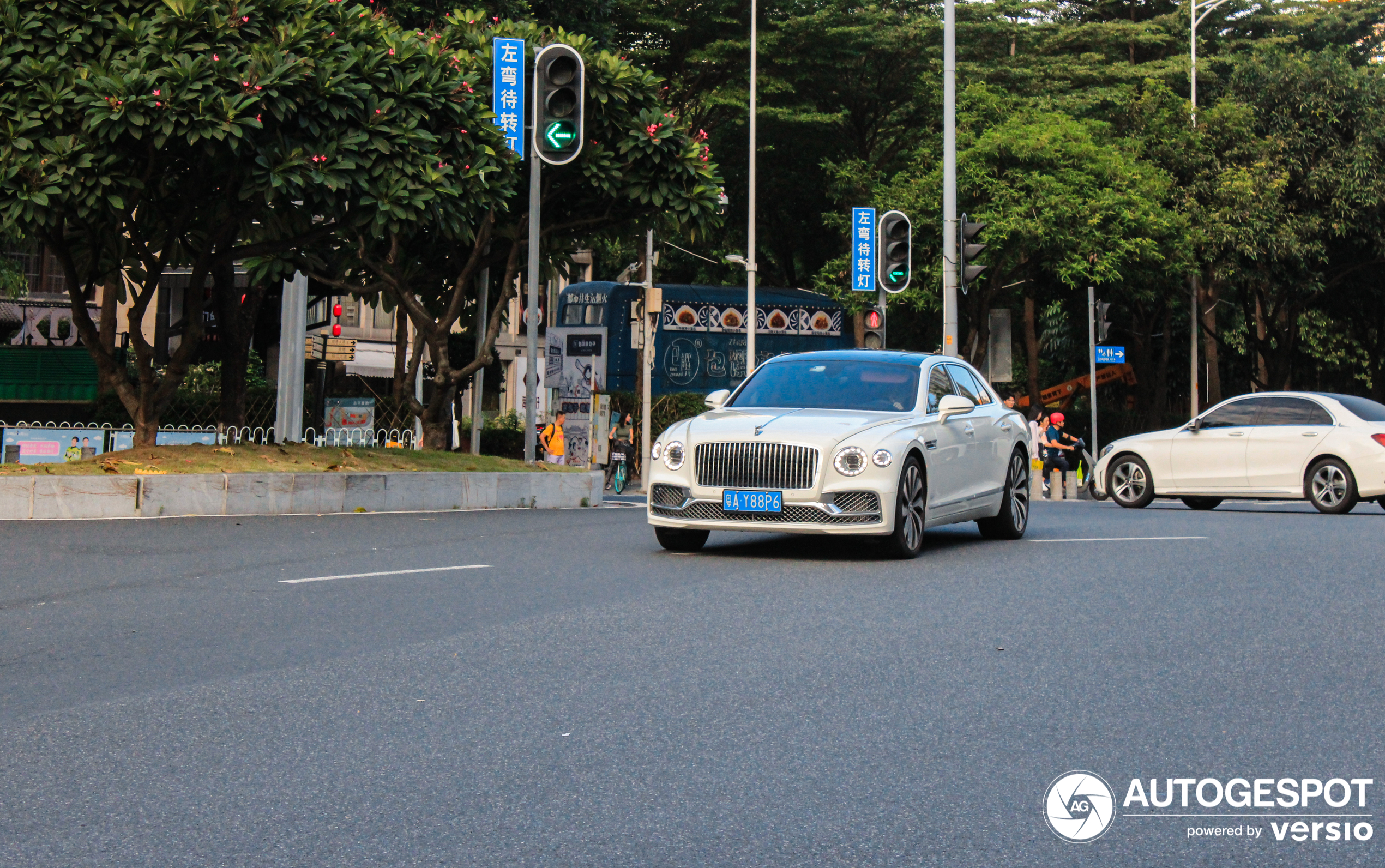 Bentley Flying Spur V8 2021