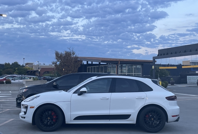 Porsche 95B Macan GTS