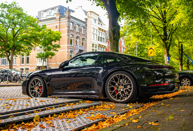 Porsche 992 Carrera 4S