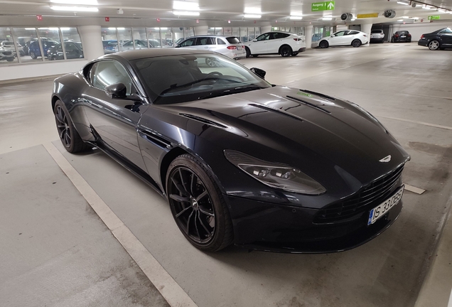 Aston Martin DB11